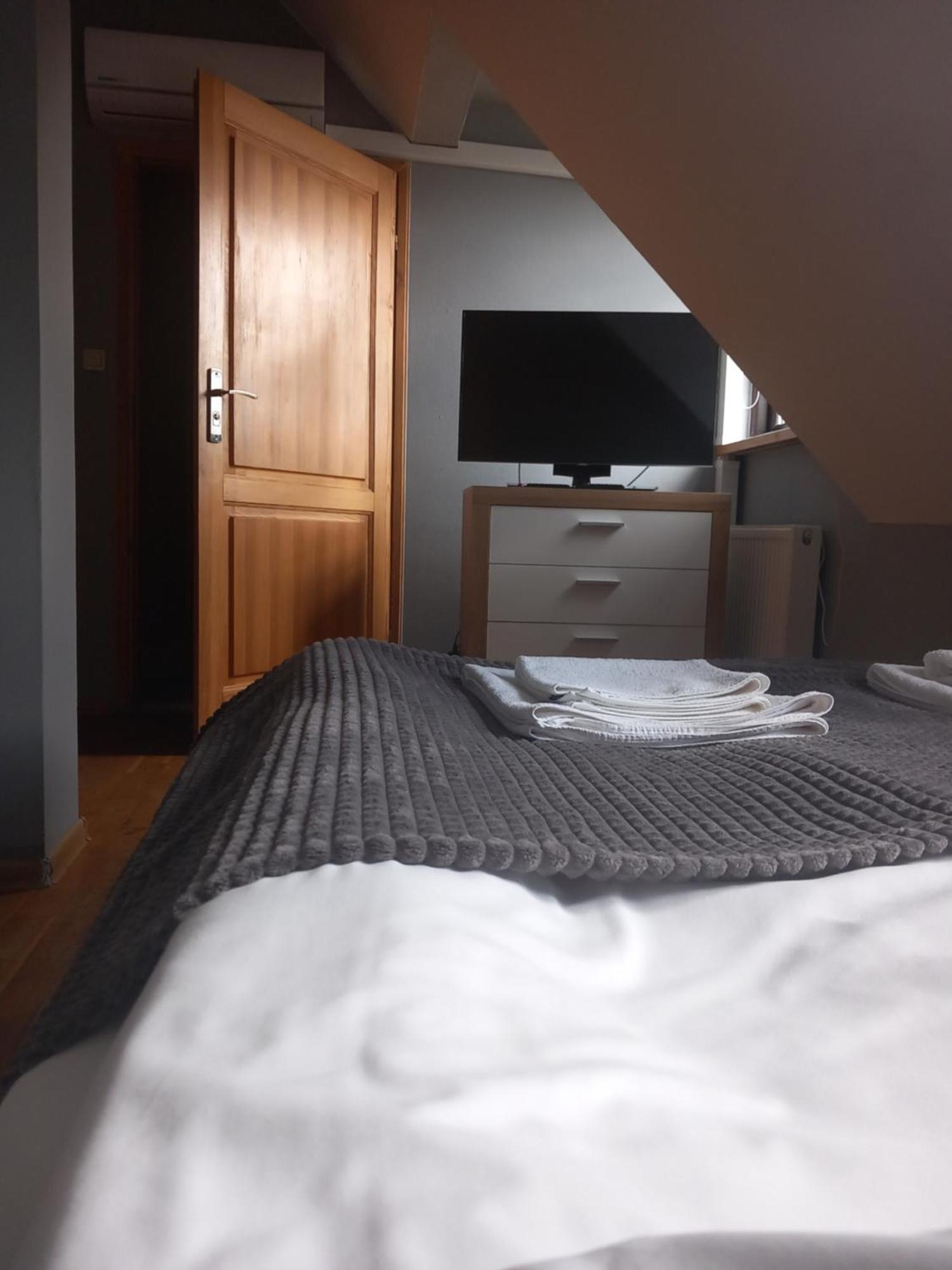Dobry Klimat Hotell Uniejow Exteriör bild